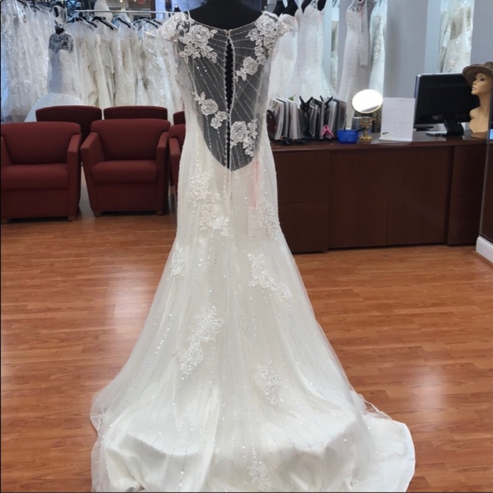 Maggie Sottero Wedding Dress - Picture 4 of 5